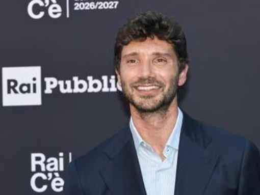 De Martino, riparte Affari Tuoi tra conferme e novità: "Studio più moderno, Gennarino va in pensione" De Martino, riparte Affari Tuoi tra conferme e novità: "Studio più moderno, Gennarino va in pensione"