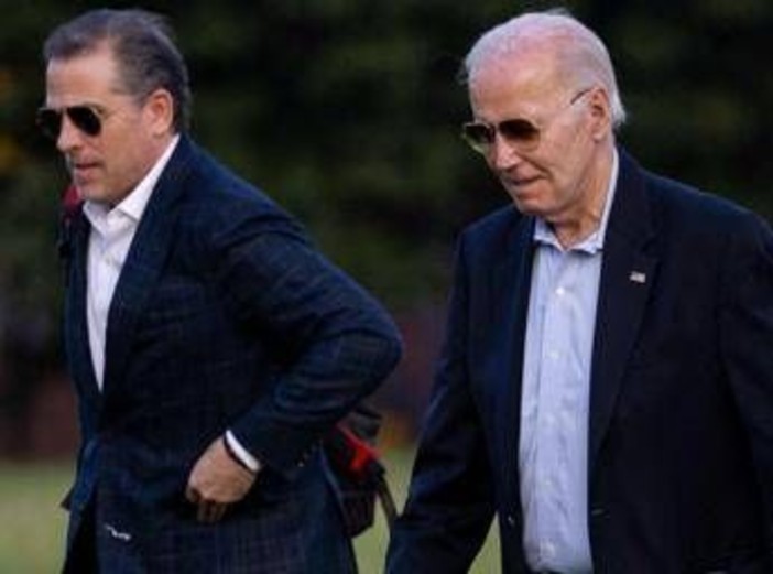 Joe Biden, il figlio Hunter rivela: "Il cancro di mio padre si è diffuso alle ossa, è molto doloroso"