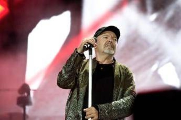 Vasco Rossi e l'apertura a Sanremo: "Potrei anche tornare, l'ho sempre amato" Vasco Rossi e l'apertura a Sanremo: "Potrei anche tornare, l'ho sempre amato"