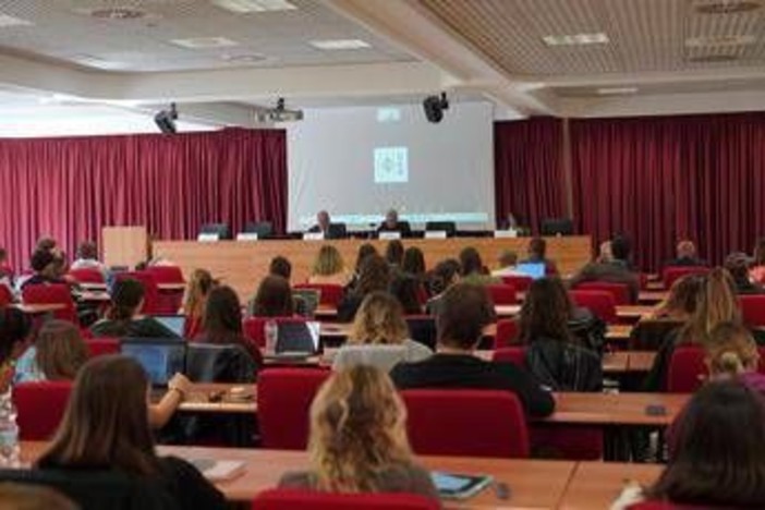 Dipendenza da smartphone e stress: all'Università Europea di Roma prima 'Offline Room' per disconnessione digitale Dipendenza da smartphone e stress: all'Università Europea di Roma prima 'Offline Room' per disconnessione digitale