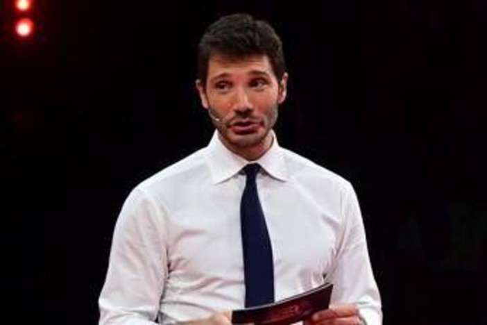 Sanremo, De Martino al Festival stasera? I rumors e gli annunci per il 2027