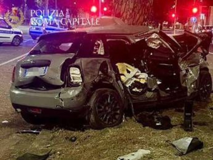 Incidente sulla Colombo a Roma, amica vittima in "condizioni gravi ma stabili". Negativa a test Incidente sulla Colombo a Roma, amica vittima in "condizioni gravi ma stabili". Negativa a test