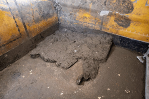Pompei, scoperto l'armadio dei ricordi: all'interno trucco, monete e un'antica collana