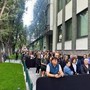Armani, alla camera ardente ancora lunga fila per l'ultimo saluto