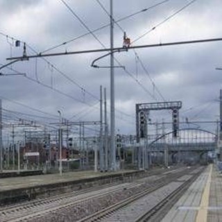 Caos a Ventimiglia, fulmine manda in tilt la sala comando della stazione: stop ai treni, ora la circolazione è in lenta ripresa