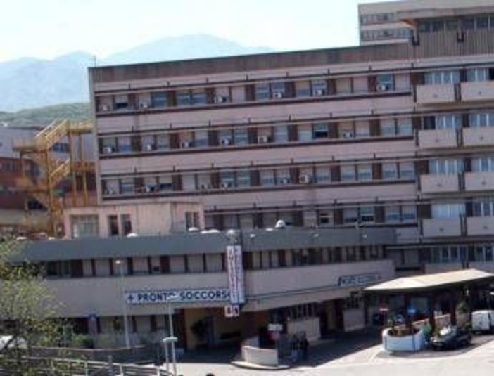 Corno di una capra gli perfora occhio e cranio, uomo salvato a Messina