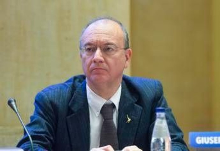 Scuola, Valditara: &quot;Arresto per chi picchia i prof. Educazione sessuale? Solo con ok genitori&quot;