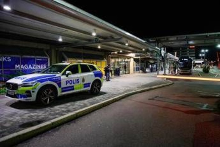 Droni avvistati all'aeroporto svedese di Goteborg: &quot;Traffico sospeso e voli deviati verso altri scali&quot;