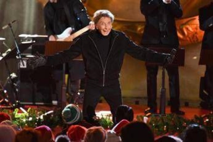 Barry Manilow annuncia lo stop: "Ho un tumore al polmone sinistro"