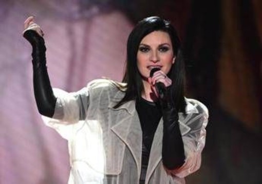 Laura Pausini annuncia 'La mia storia tra le dita': botta e risposta al vetriolo con Grignani
