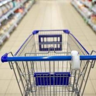 Ad aprile sale l'inflazione in Italia: +2,8%. Su anche il carrello della spesa