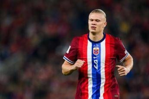 Haaland come Dovbyk, sbaglia due rigori consecutivi in Norvegia-Israele Haaland come Dovbyk, sbaglia due rigori consecutivi in Norvegia-Israele