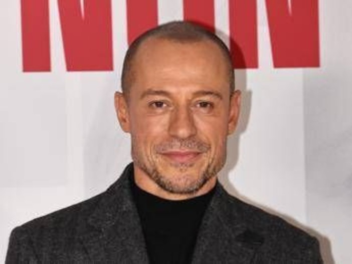 Stefano Accorsi, dal successo alla crisi: "Mi sentivo Dio, poi mi sono sfracellato". Poi, la rinascita