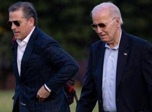 Joe Biden, il figlio Hunter rivela: "Il cancro di mio padre si è diffuso alle ossa, è molto doloroso" Joe Biden, il figlio Hunter rivela: "Il cancro di mio padre si è diffuso alle ossa, è molto doloroso"