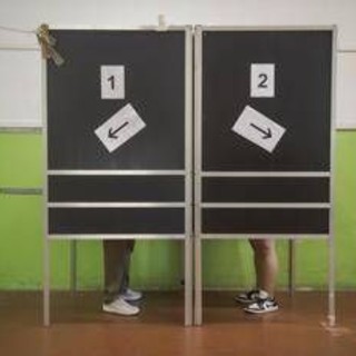 Regionali in Toscana, urne aperte: si vota fino alle 15 Regionali in Toscana, urne aperte: si vota fino alle 15