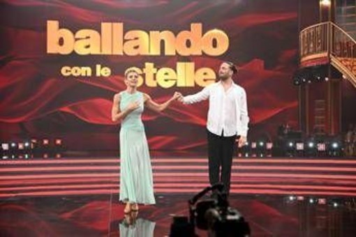 Martina Colombari alla ricerca di Luca Favilla: il mistero a Ballando con le stelle Martina Colombari alla ricerca di Luca Favilla: il mistero a Ballando con le stelle
