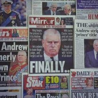 L'ex principe Andrea perderà anche il titolo di viceammiraglio L'ex principe Andrea perderà anche il titolo di viceammiraglio