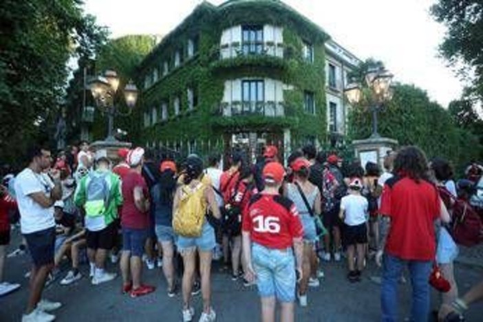 Gp Monza, dentro l'hotel dei piloti: &quot;Dalle spese pazze dei boss alla scaramanzia, 60 anni di Formula 1&quot;