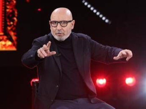 Maurizio Battista denunciato dall'ex impresario per stalking e diffamazione Maurizio Battista denunciato dall'ex impresario per stalking e diffamazione