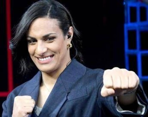 Boxe, l'ex manager: &quot;Imane Khelif ha smesso&quot;. Ma poi arriva la precisazione