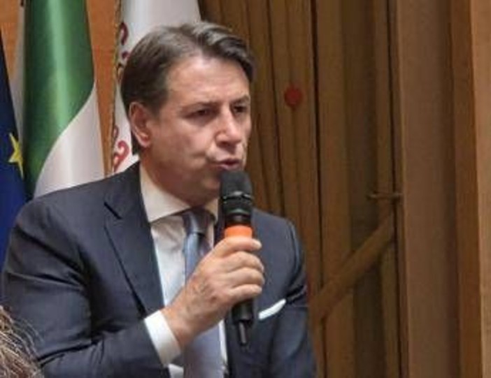 Di Maio contro Conte, il leader M5S replica: "Stupito che abbia avuto tempo di leggere rassegna con quello che succede in medio Oriente"
