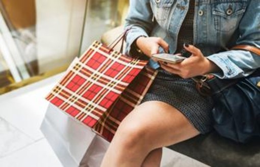 Saldi estivi, cambia tutto per gli acquisti online: arriva il nuovo pulsante di recesso
