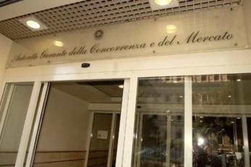 Antitrust, multa da 3,5 mln a Giorgio Armani Spa e G.A Operations per pratica scorretta