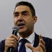 Sondaggio politico, Fratelli d'Italia stabile e Pd cala. Vannacci sale ancora