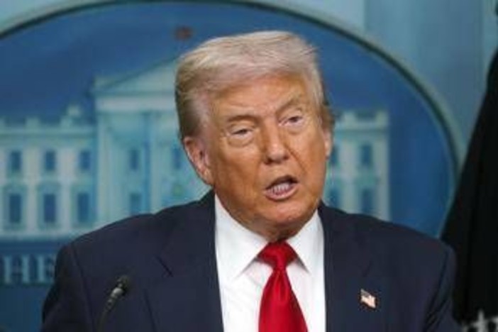 Trump: &quot;Israele e Hamas hanno firmato prima fase accordo di pace, è un grande giorno&quot;