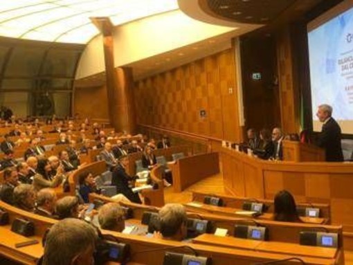 Cida-Censis: &quot;Due italiani su 3 si sentono ceto medio, oltre metà teme che figli staranno peggio&quot;
