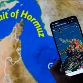 Iran, Meloni firma il piano a 6 per riaprire Hormuz: la svolta e il pressing per coinvolgere l'Onu Iran, Meloni firma il piano a 6 per riaprire Hormuz: la svolta e il pressing per coinvolgere l'Onu