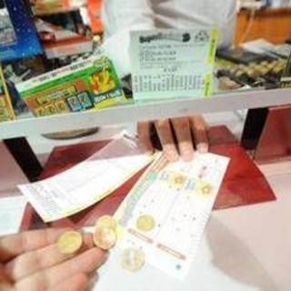Superenalotto, numeri combinazione vincente oggi 14 giugno