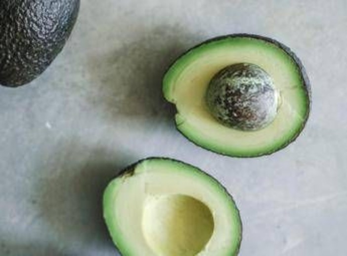 Avocado, tutto su questo superfood: pochi zuccheri, tanto potassio e aiuta il cuore