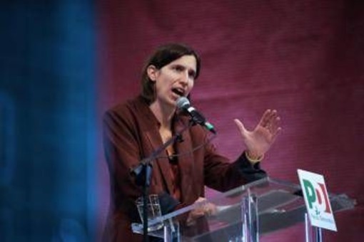 Consigliera Lega evoca i fatti di Modena al comizio Pd, sospesa dal partito. Meloni: "Solidarietà a Schlein" Consigliera Lega evoca i fatti di Modena al comizio Pd, sospesa dal partito. Meloni: "Solidarietà a Schlein"