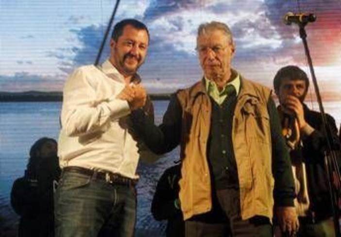 La Lega annulla tutti gli eventi, Salvini: "Giornata dedicata a Umberto Bossi" La Lega annulla tutti gli eventi, Salvini: "Giornata dedicata a Umberto Bossi"