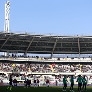 Scontri a Torino e tifoso Juve in ospedale, il derby inizia un’ora dopo