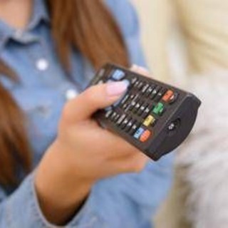 L'ansia da guerra fa volare gli ascolti tv notturni, boom per notizie e film horror L'ansia da guerra fa volare gli ascolti tv notturni, boom per notizie e film horror