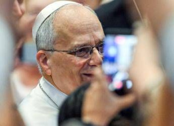 Papa: "Mi hanno trovato un nodulo circoscritto al polmone, mi opero"
