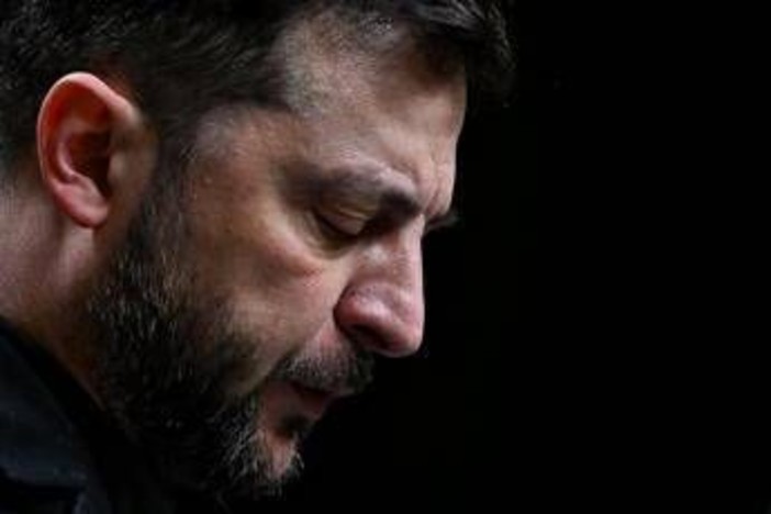 Trump insiste, Putin minaccia: Zelensky accerchiato sul piano Usa per l'Ucraina