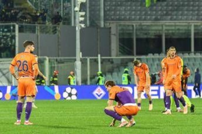 Calcio, Serie A: per Fiorentina sprofondo viola, dal sogno Champions all’incubo della B Calcio, Serie A: per Fiorentina sprofondo viola, dal sogno Champions all’incubo della B