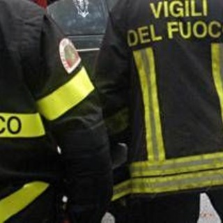 Bari, esplosione e incendio in edificio ad Adelfia: 5 squadre dei vigili del fuoco in azione