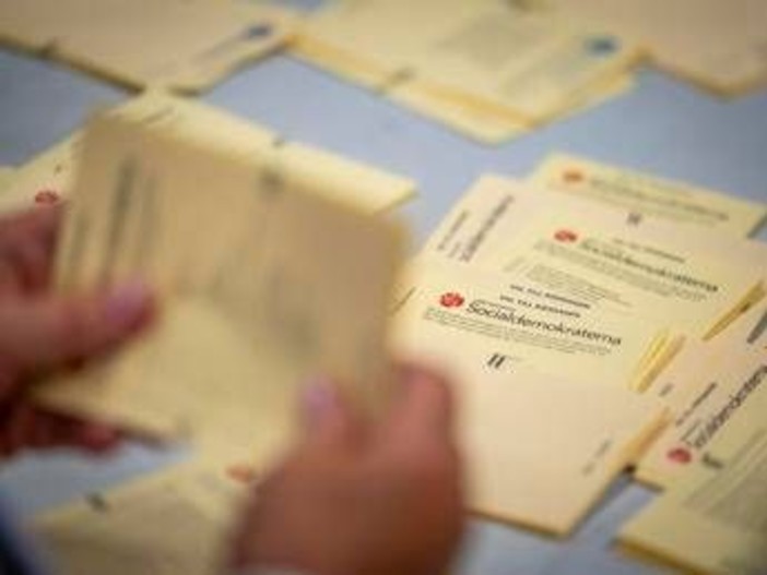 Elezioni in Svezia, centrosinistra avanti: sfida all'ultimo voto