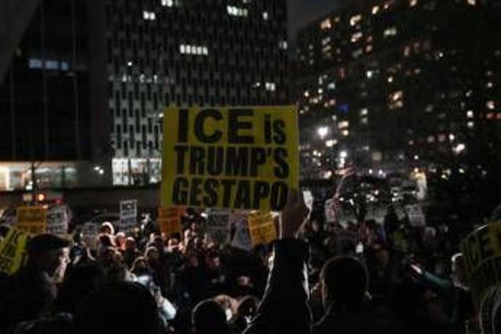 Usa, donna uccisa a Minneapolis da agente Ice: proteste in diverse città