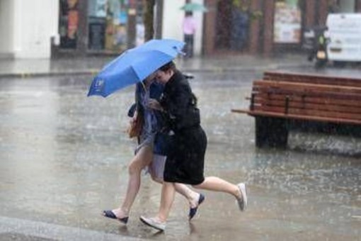 Meteo, Italia divisa a metà: forti temporali al Nord, soleggiato al Centro-Sud Meteo, Italia divisa a metà: forti temporali al Nord, soleggiato al Centro-Sud