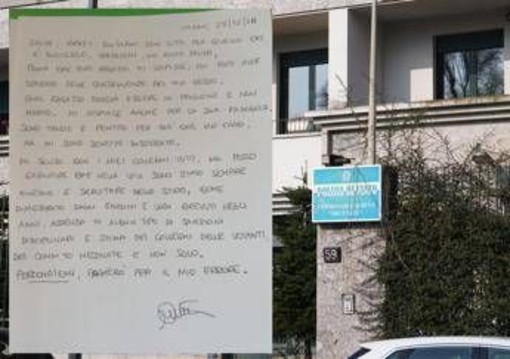 Pusher ucciso a Rogoredo, la lettera di Cinturrino: "Ho avuto paura, pagherò per il mio errore" Pusher ucciso a Rogoredo, la lettera di Cinturrino: "Ho avuto paura, pagherò per il mio errore"