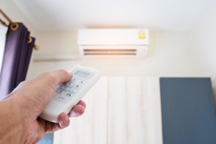 Quanto costa dormire con il condizionatore acceso? La verità dell'esperto Quanto costa dormire con il condizionatore acceso? La verità dell'esperto
