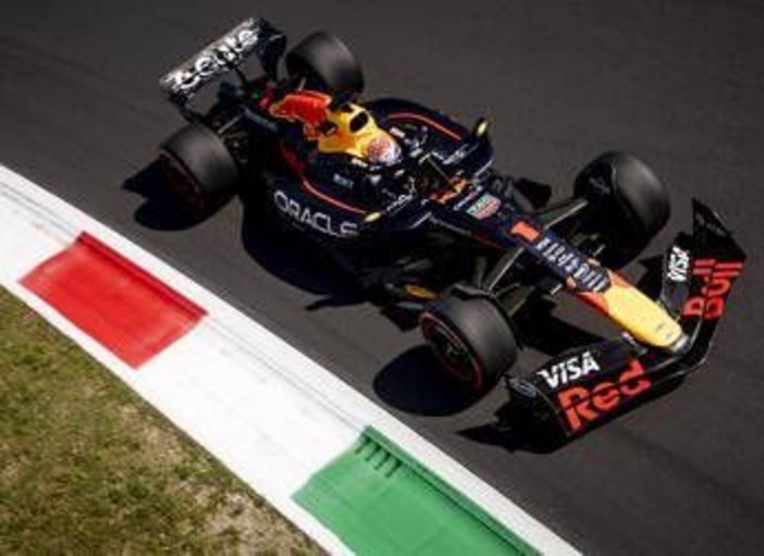Gp Monza, pole da record di Verstappen. Quarto Leclerc, poi Hamilton