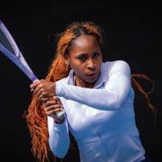 Gauff, debutto ok agli Australian Open e capelli rossi in 'omaggio' a Sinner