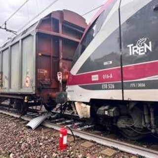 Scontro tra treno merci e regionale su linea Brennero: tre feriti lievi e circolazione bloccata