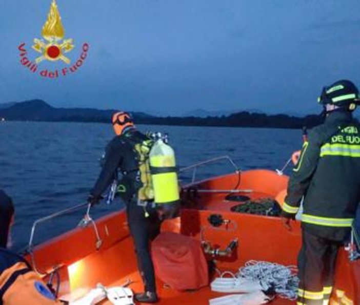 Marito Roccella disperso nel lago di Vico, proseguono le ricerche di Luigi Cavallari Marito Roccella disperso nel lago di Vico, proseguono le ricerche di Luigi Cavallari